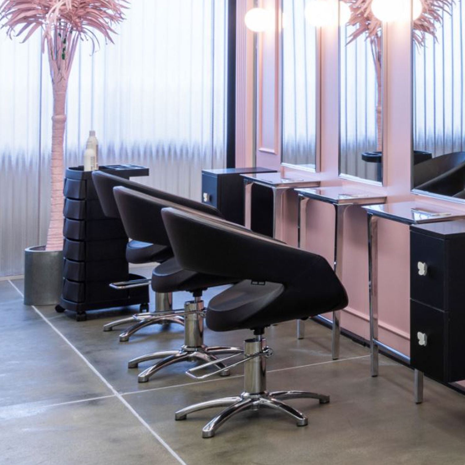 Silla Caruso S3415 marca Maletti para estetica de corte   con base de estrella silla barbero